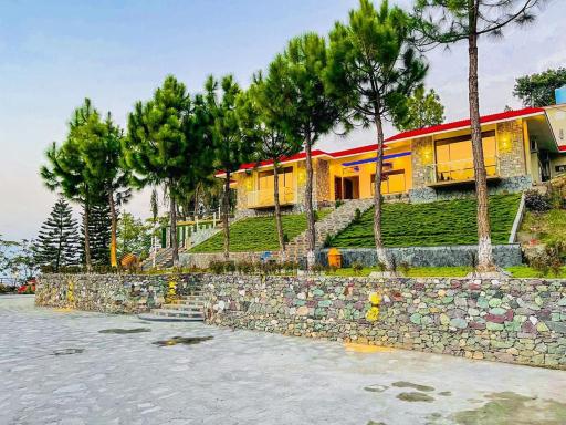 HUSNAIN RESORT by Saud khan - Housity