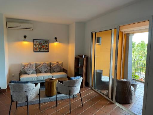 Picturesque Riverside 2-Bedroom Ensuite Villa in Port Chambly - Housity