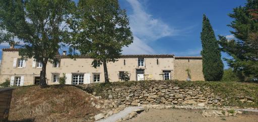 Bessire Chambres & table d'hôtes - Housity