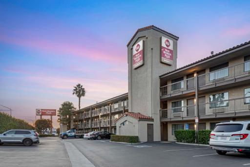Best Western Plus Executive Inn - Housity