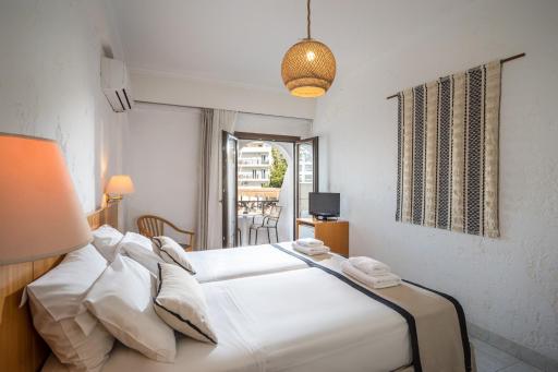 Heronissos Hotel - Housity
