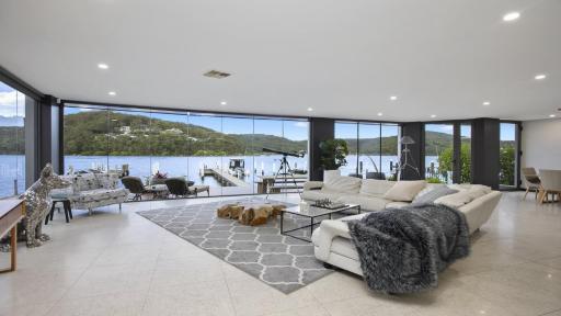 Riptides Booker Bay -Waterfront apartment, walk to shops & cafes - Housity