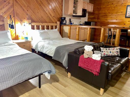 Lakefront Escape - Housity