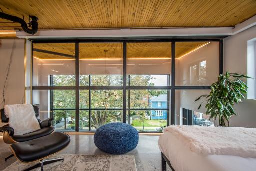 Luxury BNB - Halifax Rooftop - The Sunrise Room - Housity