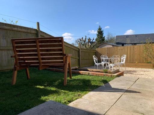 Ground Floor Garden Cottage, near Stonehenge - Housity