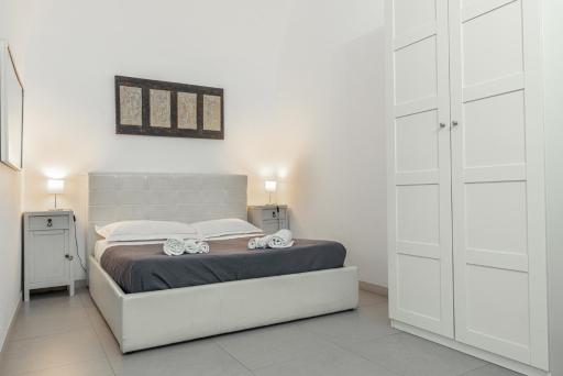 Zefnea House - Housity
