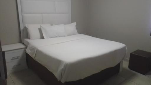The Apartment On Katherine Street In Central Sandton - Housity