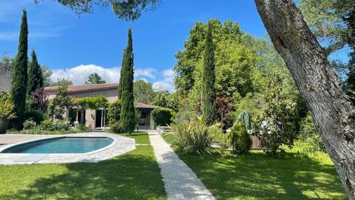 B&B 2 Chambres d'hôtes Gai Félibre avec Piscine et Jacuzzi - Housity