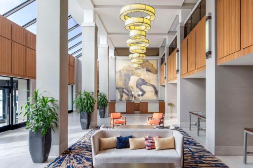 Hilton Arlington - Housity