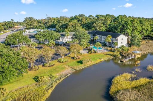 Charleston Creekside Inn - Housity