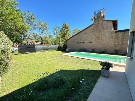 Casa con piscina en Roldán - Housity