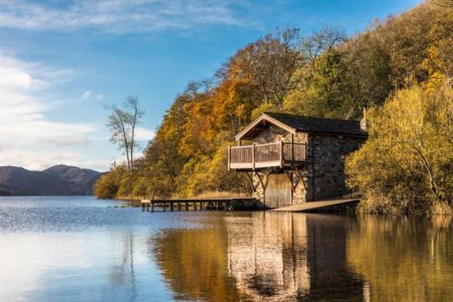 Duke of Portland Boathouse on the shore of Lake Ullswater ideal for a romantic break - Housity