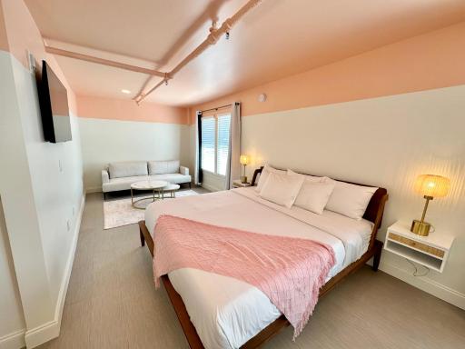 Peninsula Bed & Cocktails - Housity