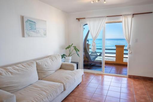 BEACHFRONT Relaxation 1 Bedroom Apt - Housity