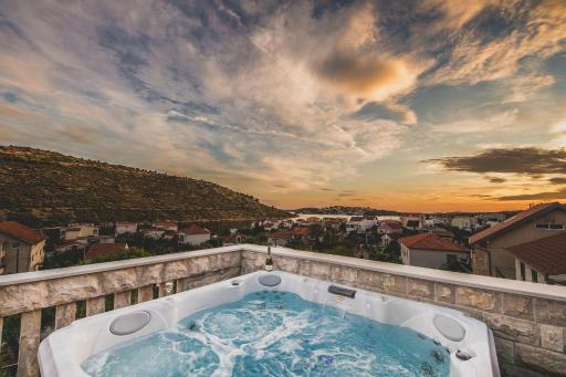 Apartments Villa Monique - Housity