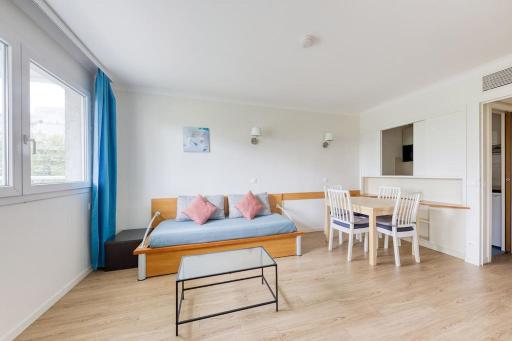 7 min walk to La Défense modern flat in aparthotel - Housity