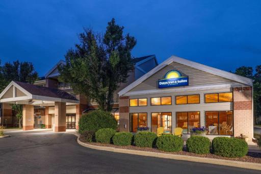 Days Inn & Suites by Wyndham Madison - Housity
