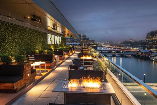 The Envoy Hotel, Autograph Collection - Housity