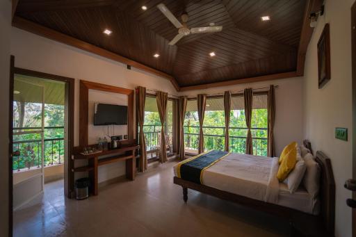 KINGMAKER'S Plantation with River Stream - Housity