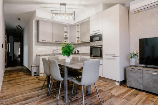 LA88 Bayview Apartment I - Housity