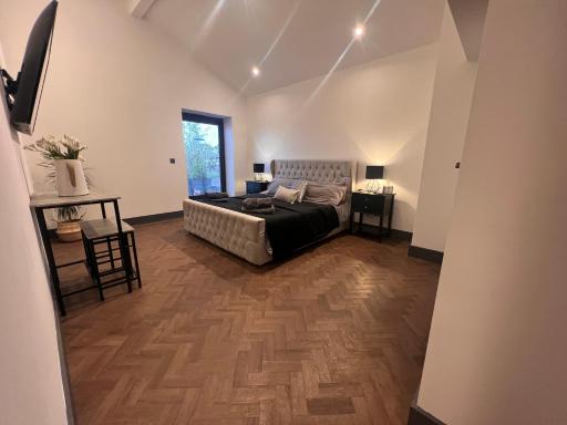 Marmalade Barn Guest Suite with wet room - Housity