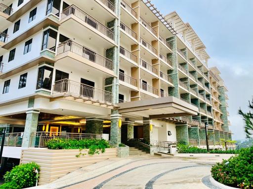 YourHomeAway,LuxFlat at BristleRidge Baguio - Housity