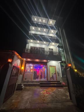 Sunrise Hotel - Housity