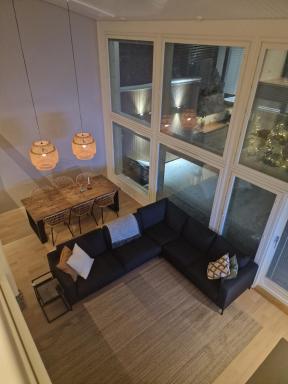 Superior 3br House by the river next to the Center - Housity