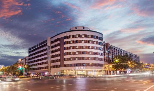 Man Xin Zhangjiagang Pedestrian Street Hotel - Housity