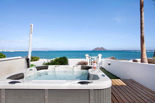 Luxury Oceanfront Villa - Housity