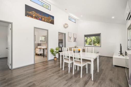Tropical 2-bedroom Guesthouse, Pool, Sauna - Housity