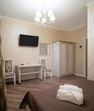 Safari-Club - Housity