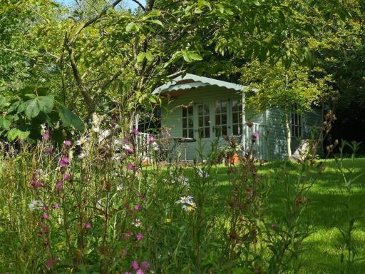 Red Squirrel Holiday Home in the Countryside, 10 mins to Lligwy Beach - Housity