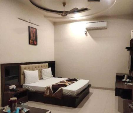 SPOT ON New Sardar Ji Restaurant - Housity