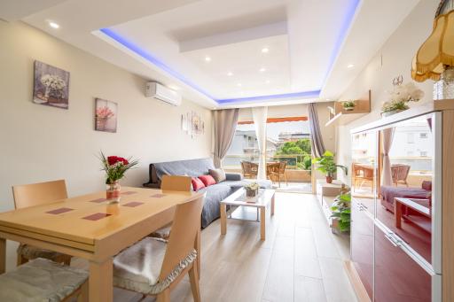 TuristMar - Acogedor apartamento a solo 50m de la Playa, Salou - Hizvo