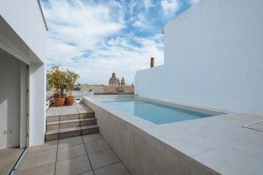 Eva Recommends Castellar Pool & Terrace - Housity