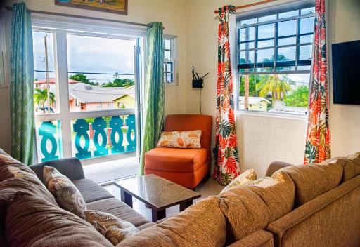Cozy Modern Upstairs 2 Bed A/C Apt Near 2 Everything - Housity