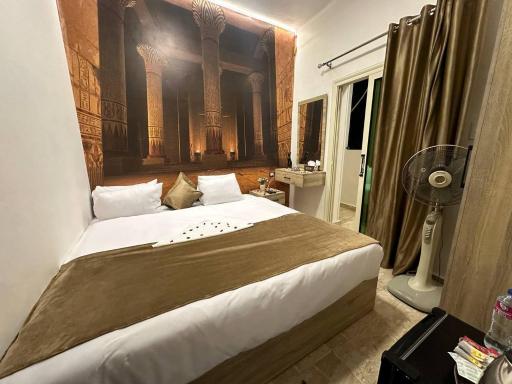 Flower Pyramids Guest House - Housity