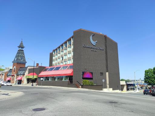 Confederation Place Hotel - Housity