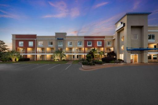 Days Inn by Wyndham Florence Near Civic Center - Housity