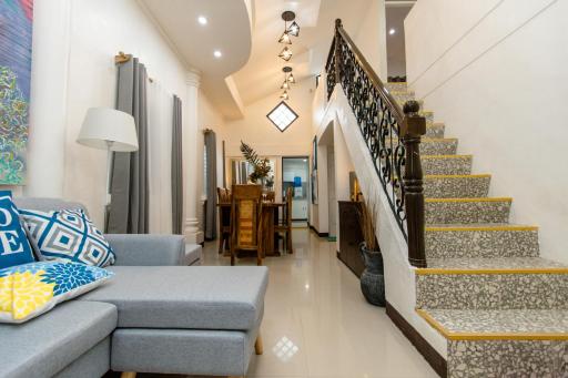 Whitehaus BnB - Housity