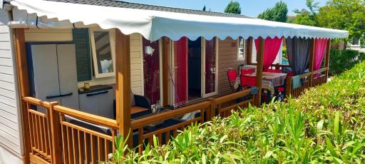 Bungalow Confortable à Fréjus avec Piscine Partagée - Housity