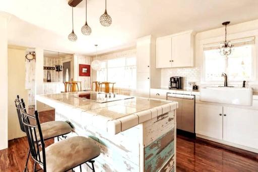 Flower Power Farm 3 bdrm, 2 bth home, Amazing Views, Privacy, Relaxation - Housity
