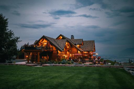 Coyote Bluff Estate - Housity