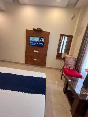 Hotel Woodluck Zirakpur Chandigarh - Housity