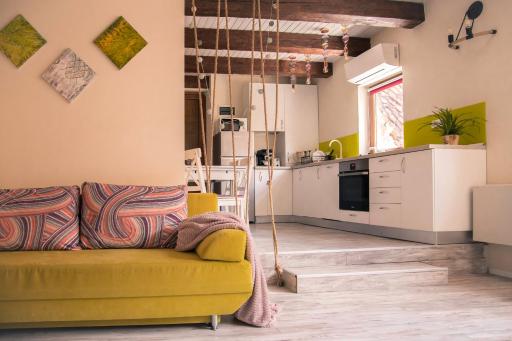 Seek and Hide - Little Emma's Hideaway - Housity