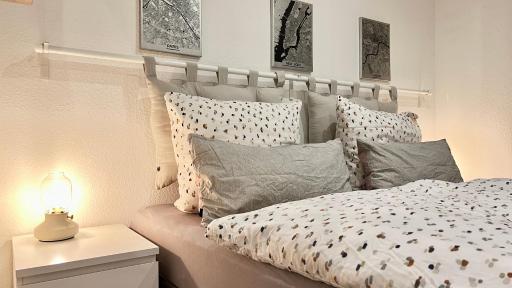 Modernes Doppelzimmer mit Bad & AC in Kehl Goldscheuer - 1A Guesthouse - Housity