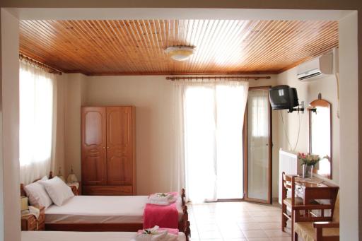 Stis Kyra - Vasilikis - Housity