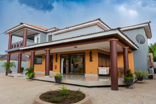Ampric Guest house and Lounge - Housity