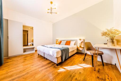CASA CHITIC - HOTEL & RESTAURANT- Str Nicolae Balcescu 13 - Housity